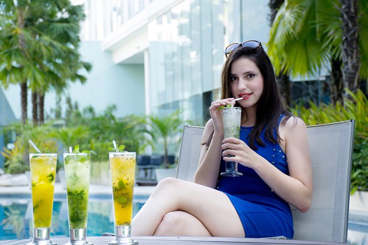 ภาพถ่ายนางแบบประกอบผลิตภัณฑ์