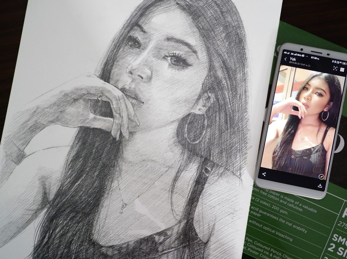 เปรียบเทียบผลงาน วาดภาพเหมือนลายเส้น กับภาพต้นแบบ